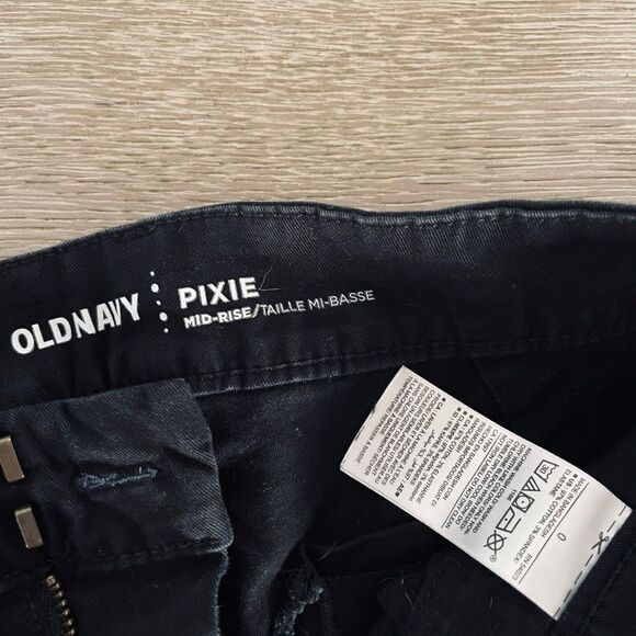 Old Navy Pixie Mid-Rise Black Chino Shorts 0 - Picture 3 of 3